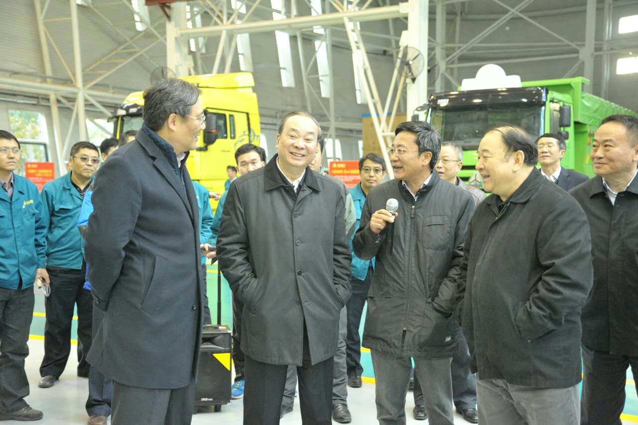 中宣部常務(wù)副部長(cháng)黃坤明視察中國重汽集團