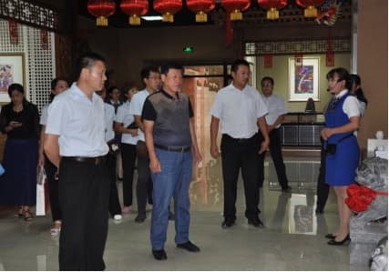 濟南成林物業(yè)有限公司總經(jīng)理張建中一行參觀公司服務(wù)的山東省文化館項目